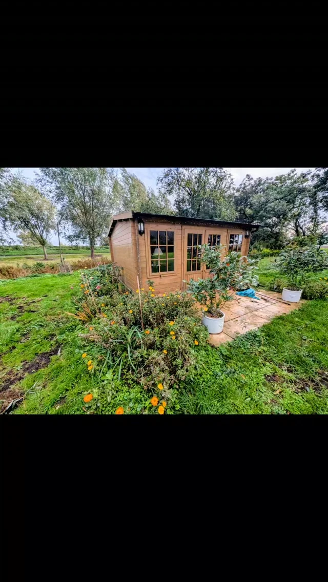 A muddy and rainy day but we felt alive and at one with the elements that's for sure!🌿🌸

This job included weeding and refreshing our client’s summer house borders, deadheading plants and recutting the edges to give everything room to breath.

We also tidied the front entrance borders to the main house, leaving everything looking neat and tidy!

Despite the rain and mud, we absolutely loved admiring the beautiful array of Dahlias and the stunning views across the Fens. 🌸🌾

A soggy day, happy gardeners and a happy client. What more could we ask for! 💚

#elygardeners #fens #visitely #gardening #rainday